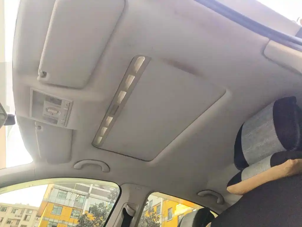 Photo 14 - Volkswagen Jetta