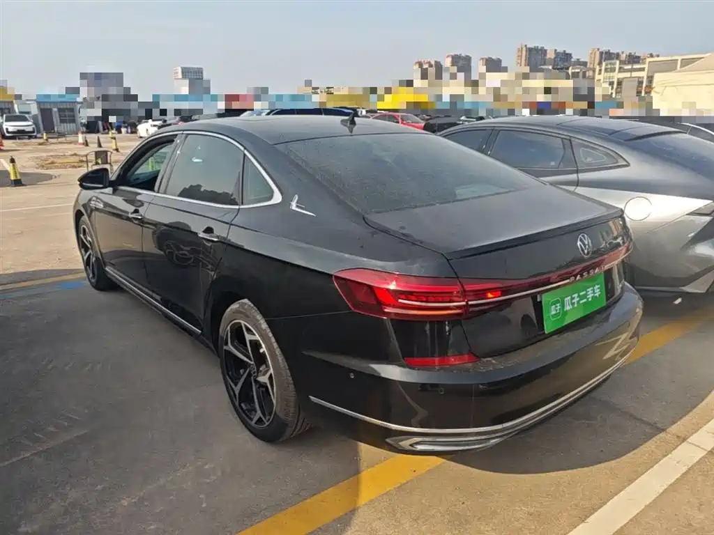 Volkswagen Passat 2023 330TSI Starlight Luxury Edition фото 5