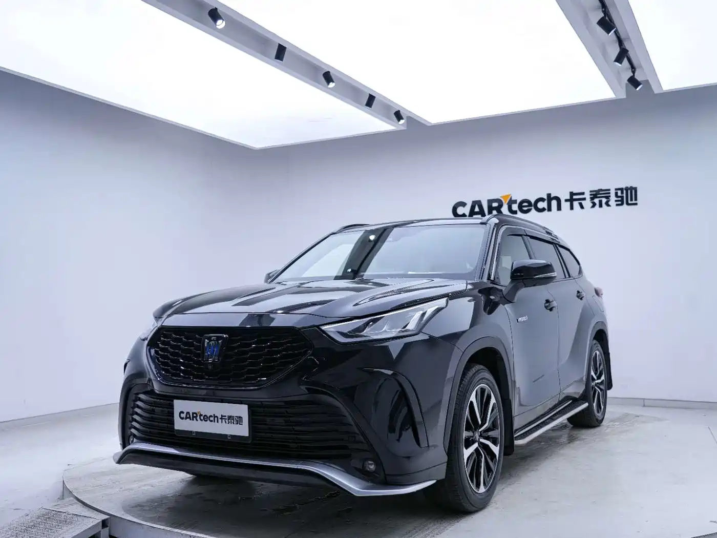 Toyota Crown Kluger 2021 2.5L HEV 4WD Premium фото 9