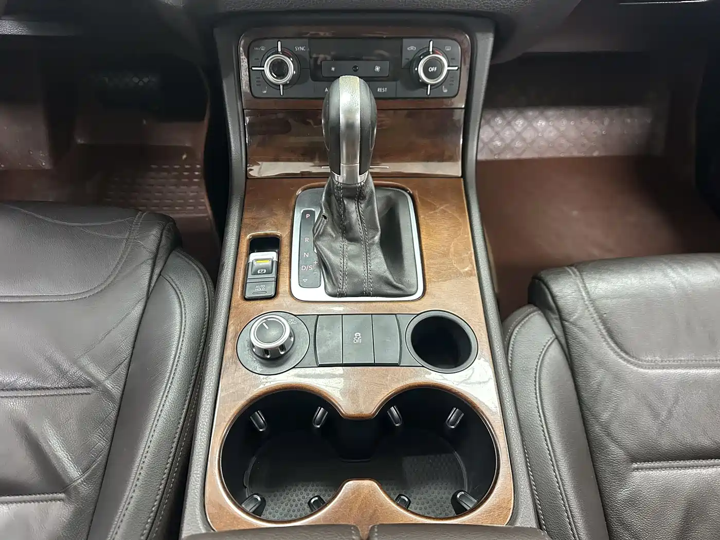 Volkswagen Touareg 2011 3.0TDI Diesel Standard фото 19