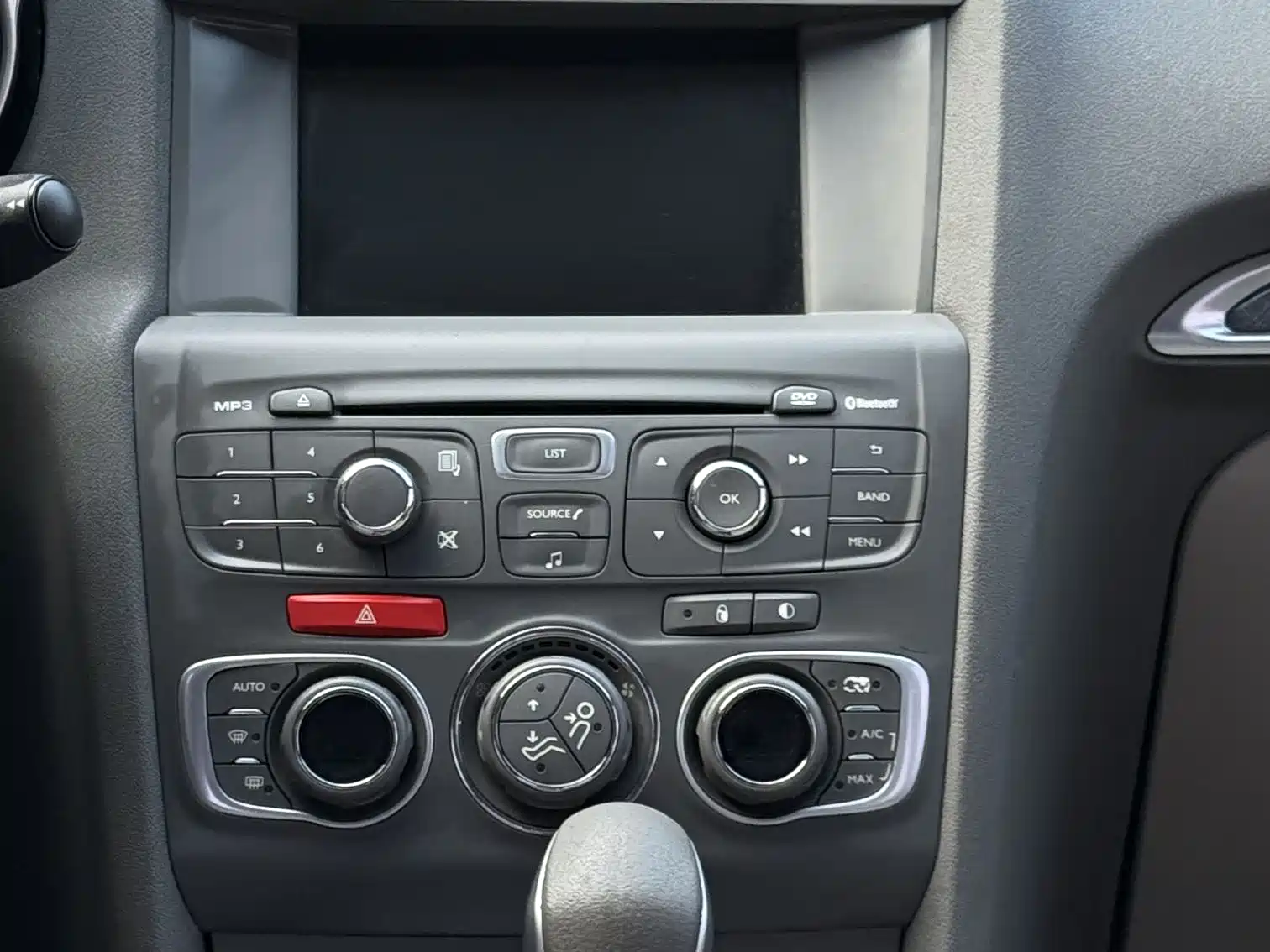 Фото 23 - Citroën C4L