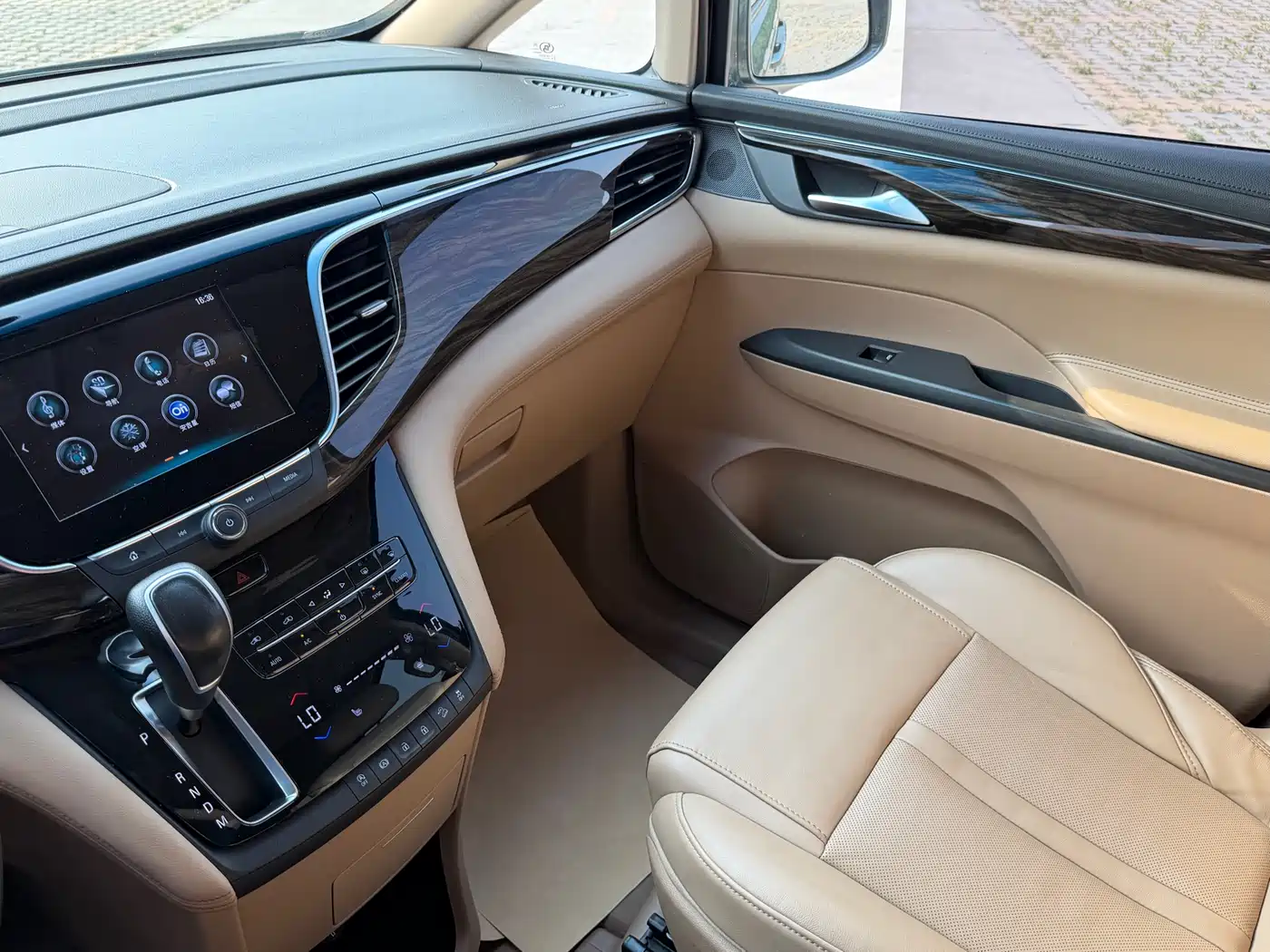 Buick GL8 2017 ES 28T Luxury China V фото 12