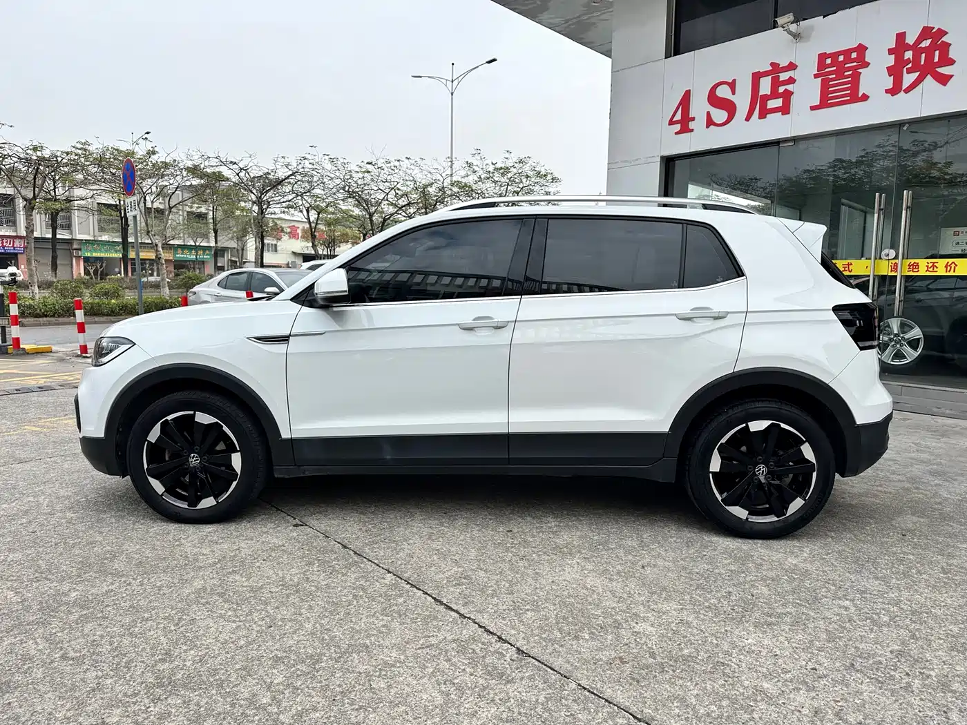 VOLKSWAGEN EXPLORING THE SHADOW