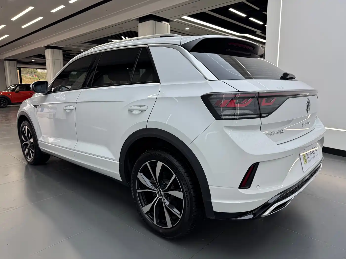 Volkswagen T-ROC 2023 300TSI DSG 2WD Starlight Edition фото 4