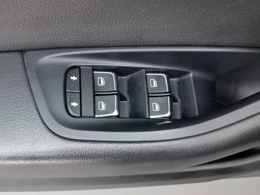 Фото 9 - Audi A6L