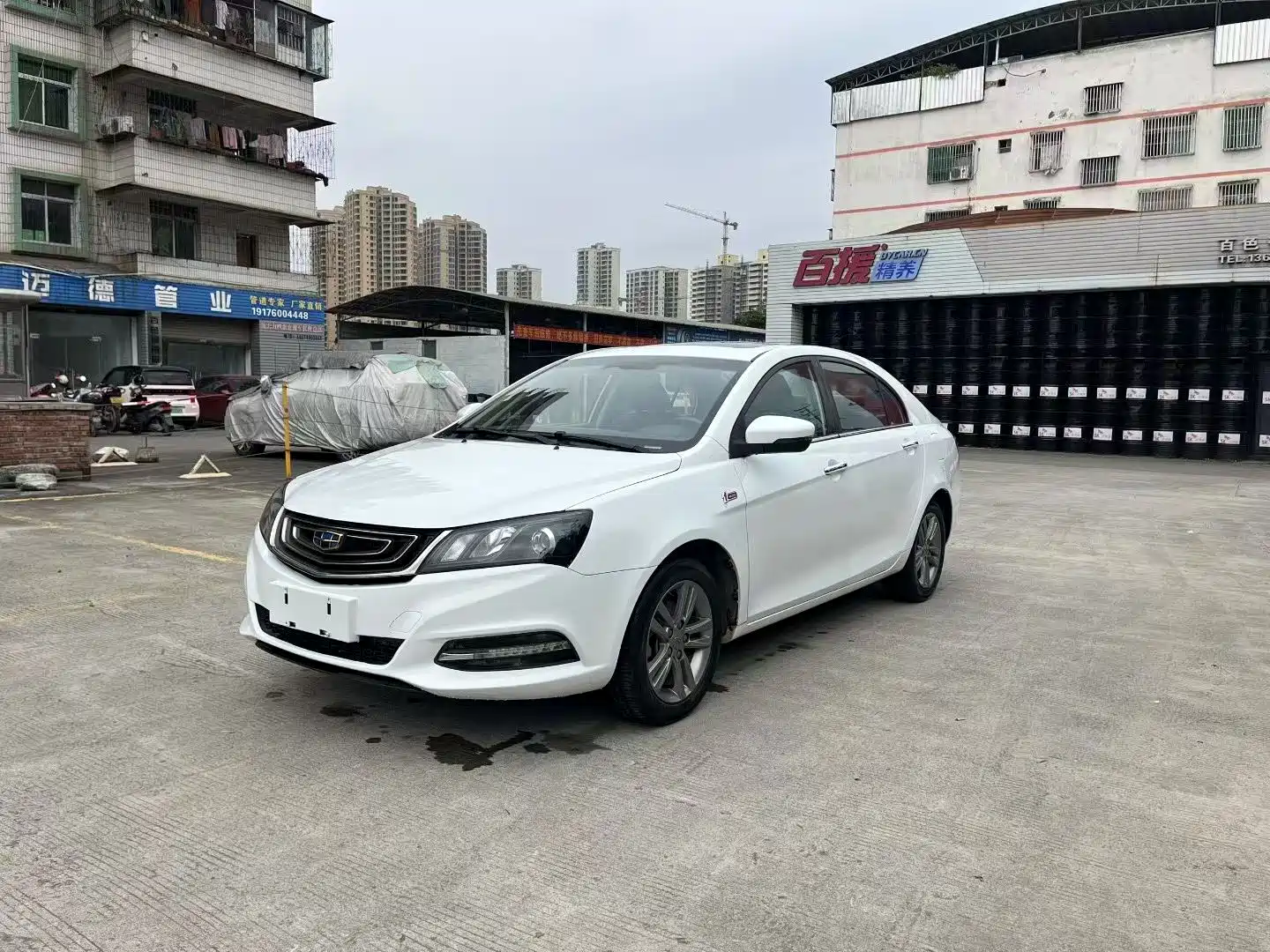 Фото 3 - Geely Emgrand