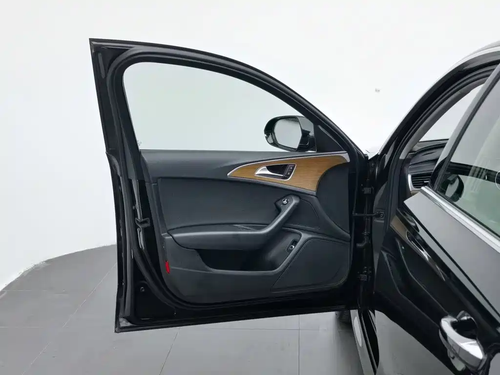 Фото 8 - Audi A6L