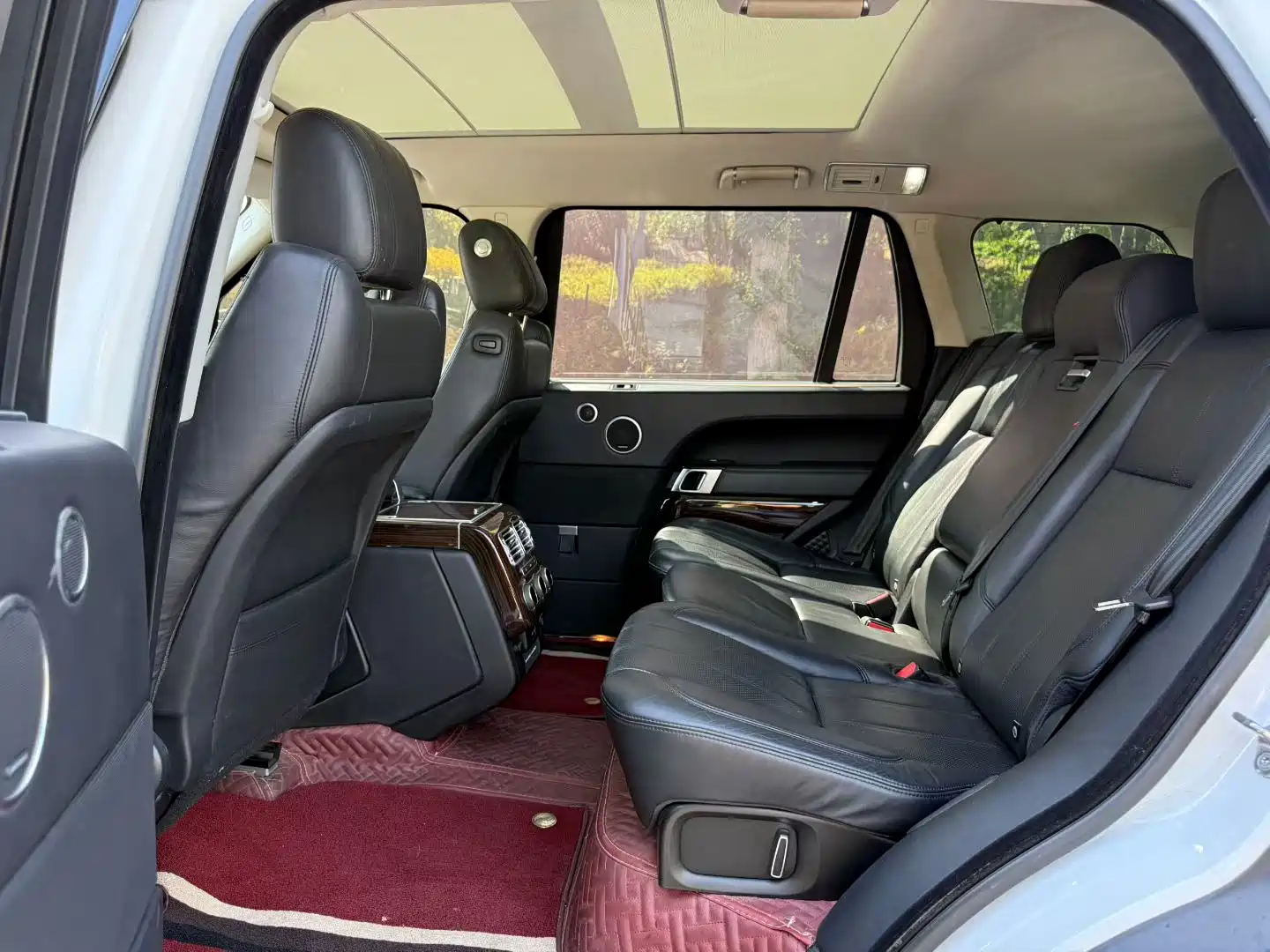 Photo 6 - Land Rover Range Rover