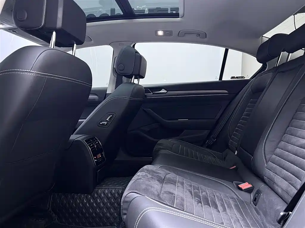 Volkswagen Magotan 2020 330TSI DSG Luxury фото 22