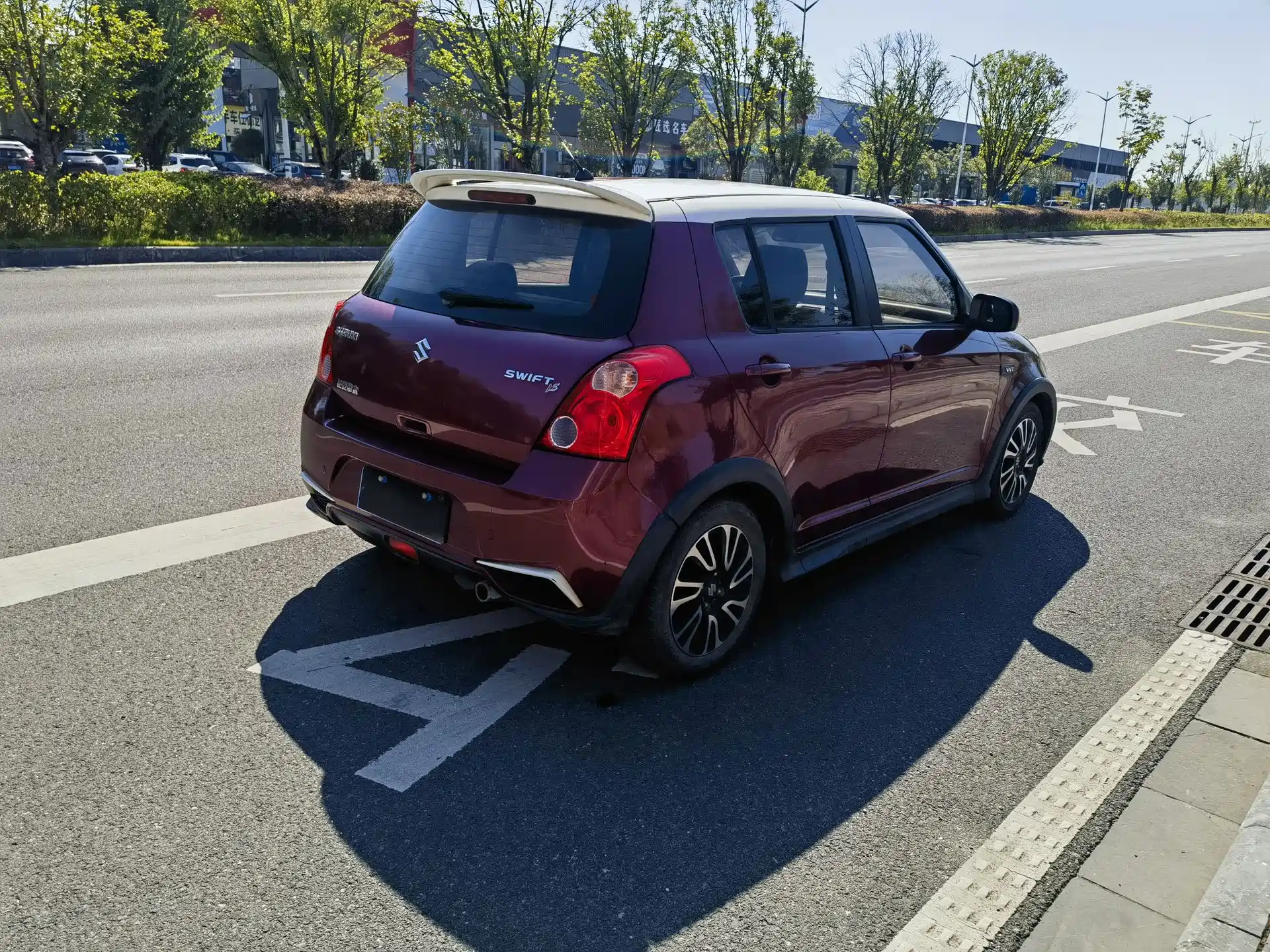 Photo 5 - Suzuki Swift