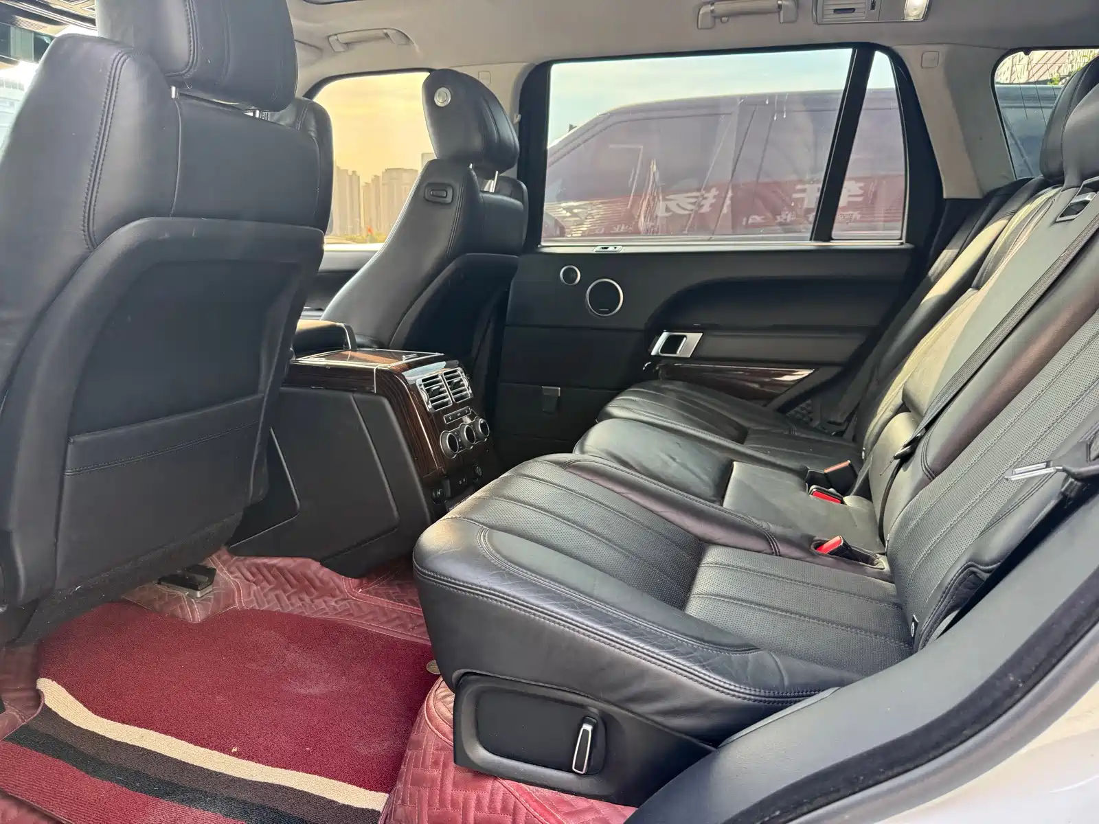 Photo 12 - Land Rover Range Rover