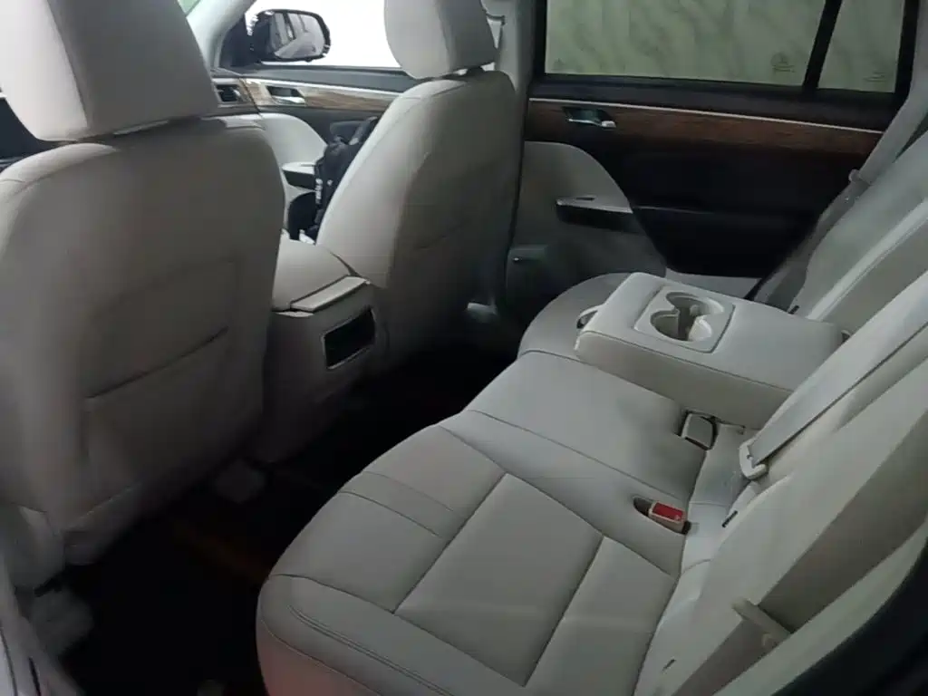 GAC Trumpchi Trumpchi GS8 2017 2017 320T 2WD Luxury Smart Connect (7-seater)