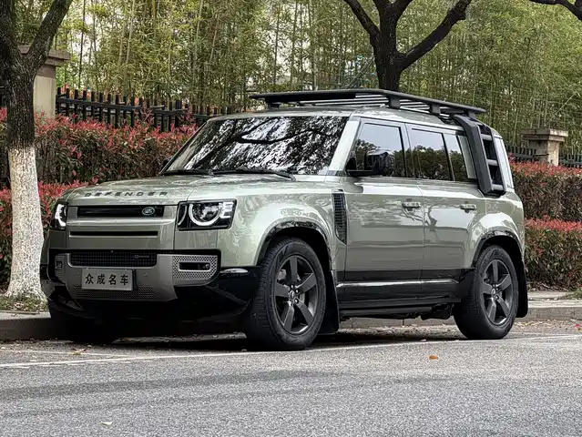 LAND ROVER DEFENDER