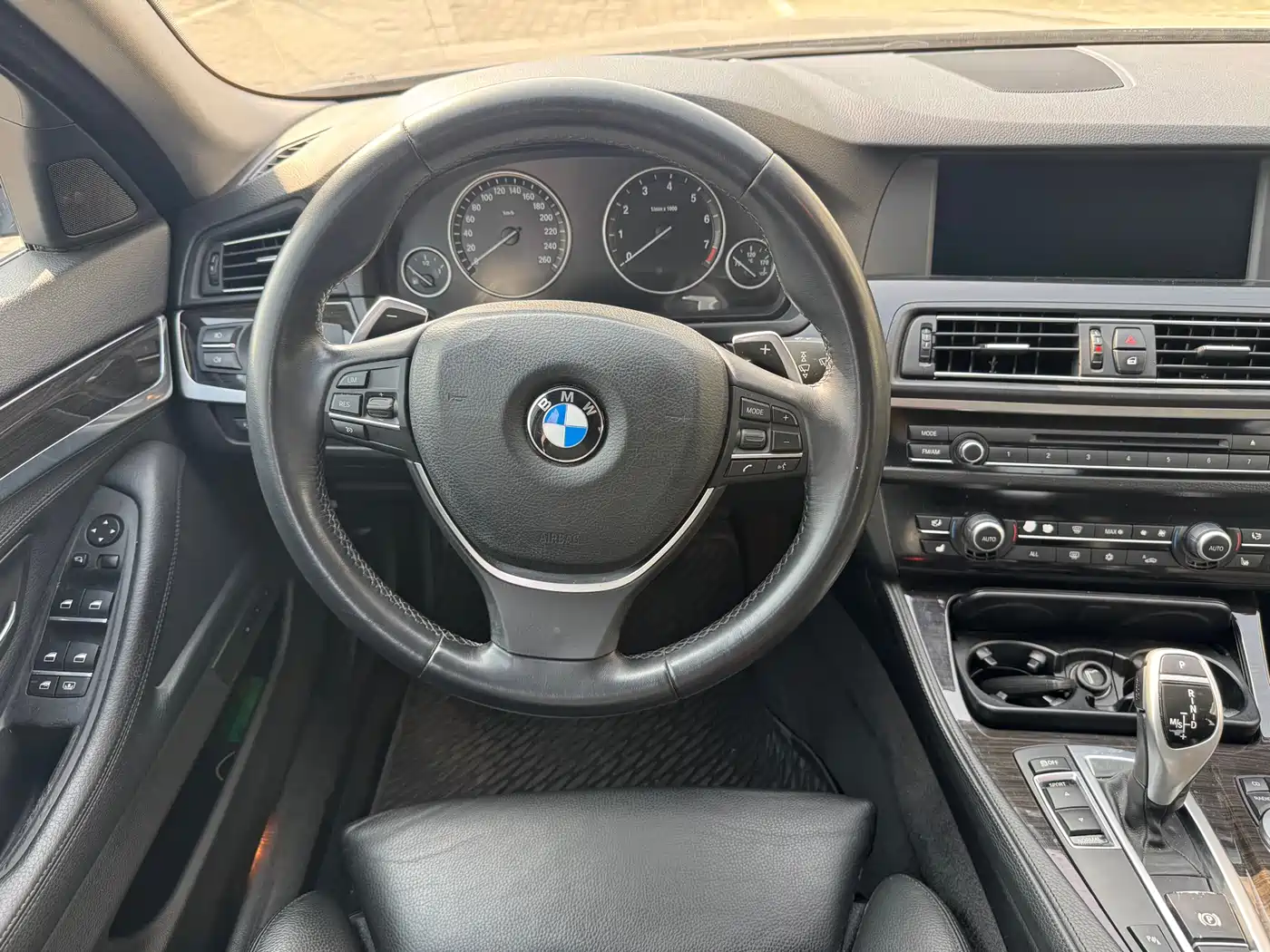 BMW 5 Series (Import) 2011 535i Luxury Sport фото 9