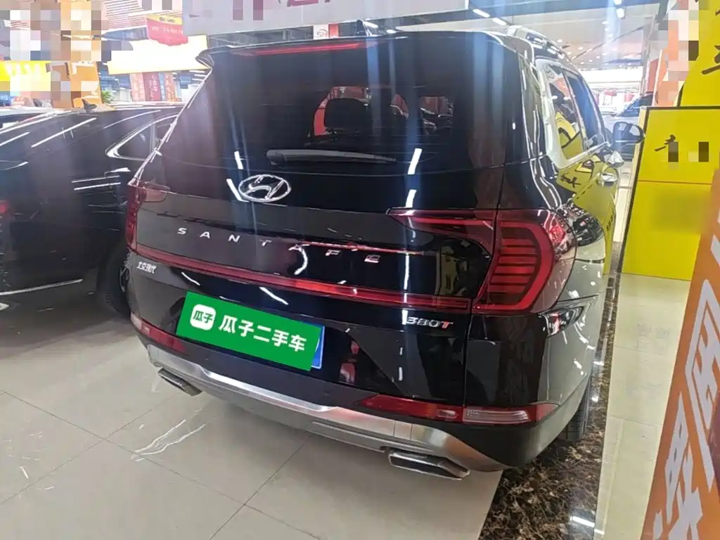 Photo 7 - Hyundai Santa Fe