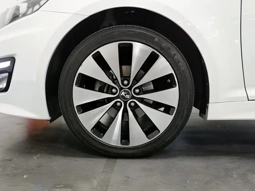 Photo 17 - Kia K5