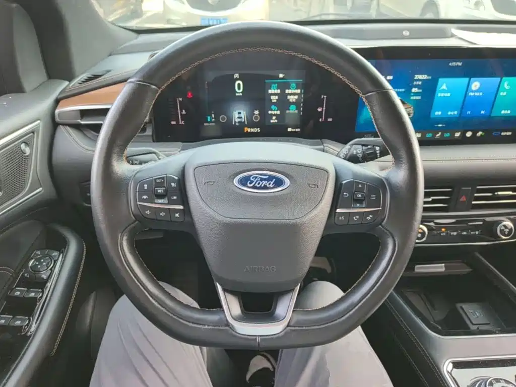 Фото 11 - Ford Edge