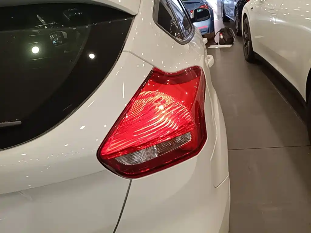 Фото 8 - Ford Focus