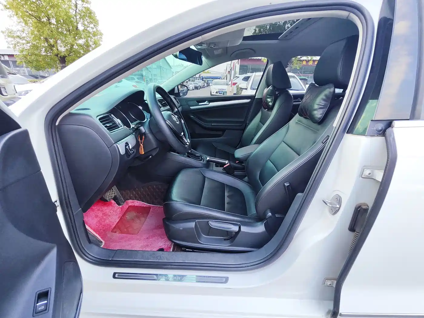 Volkswagen Sagitar 2018 1.6L Automatic Comfort фото 9