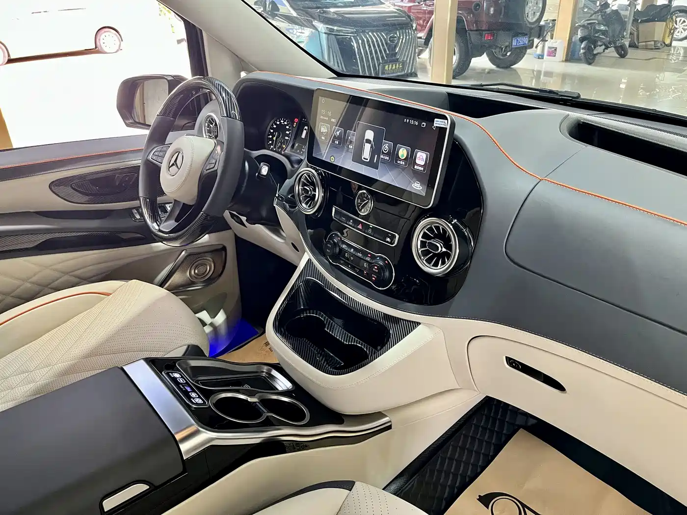 Mercedes-Benz Vito 2023 2.0T Business 7-Seater фото 10