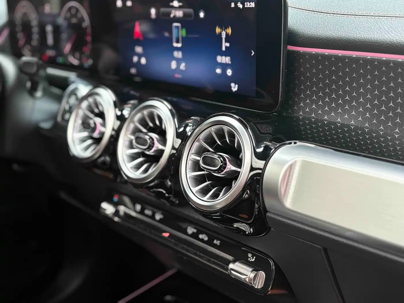 Mercedes-Benz GLB 2023 Facelift GLB 200 Dynamic фото 11