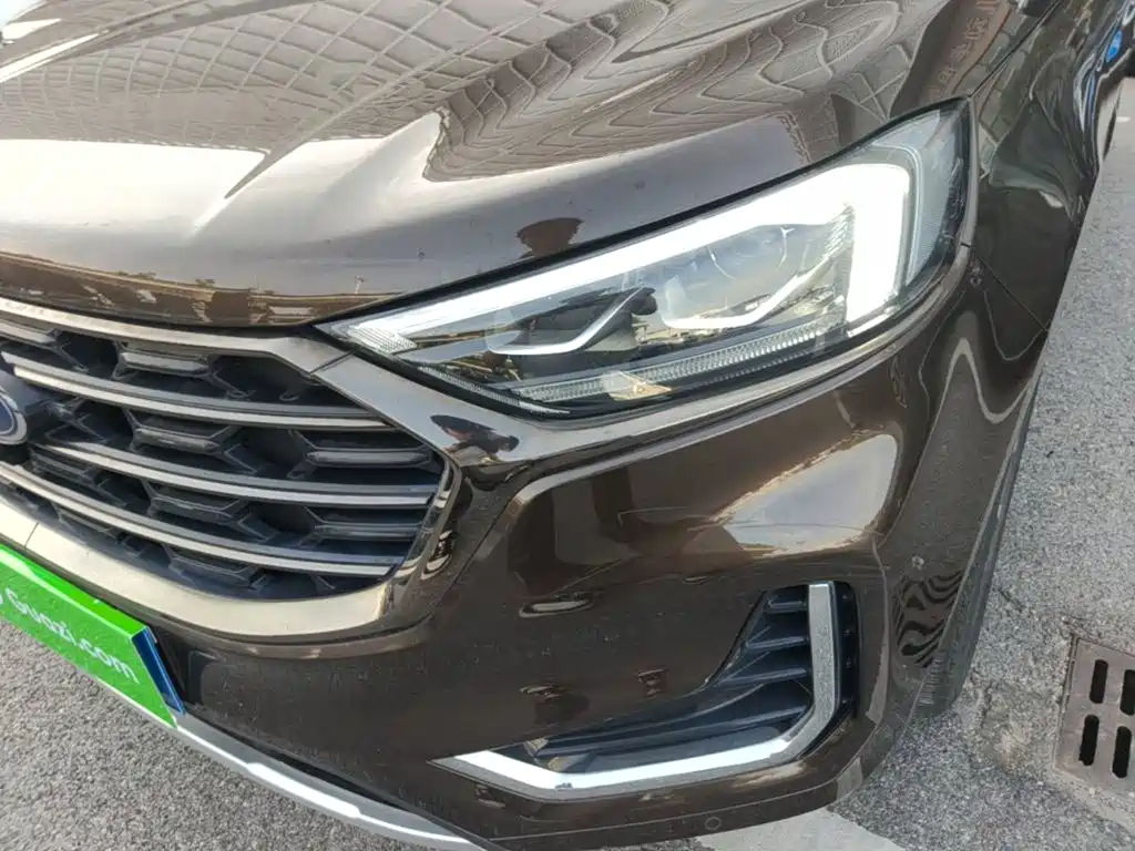 Фото 24 - Ford Edge