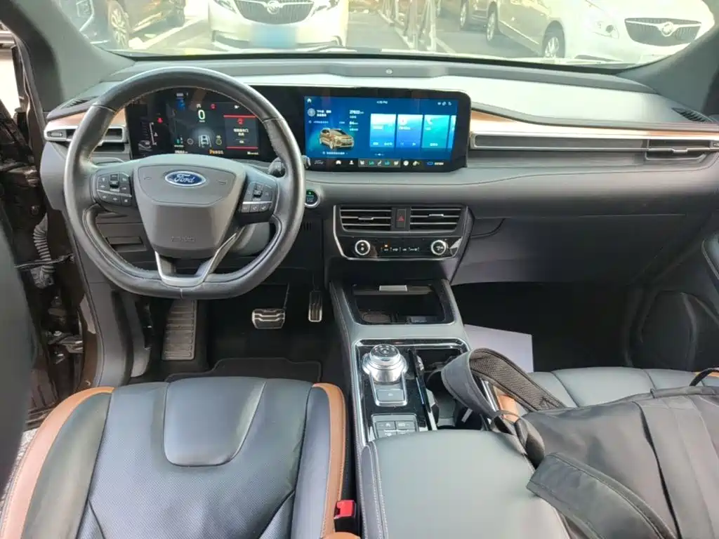 Фото 10 - Ford Edge