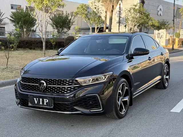 Volkswagen Passat 2023
