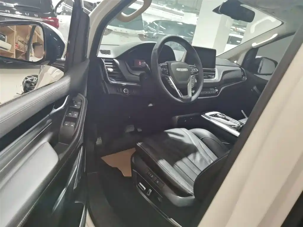 SAIC Maxus Maxus G20 2021 PLUS 2.0T Gasoline Automatic Elegance Edition фото 16