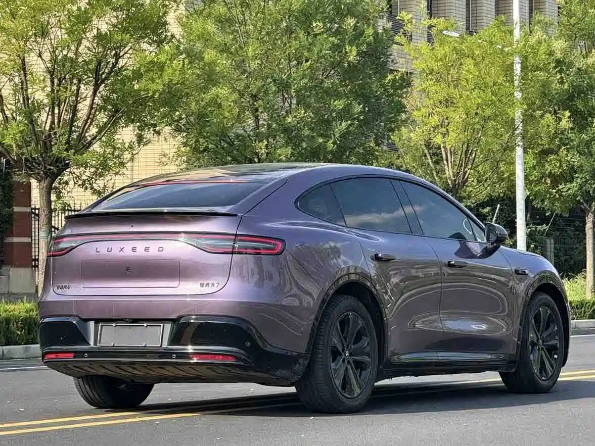 Фото 9 - Zhijie Luxeed R7