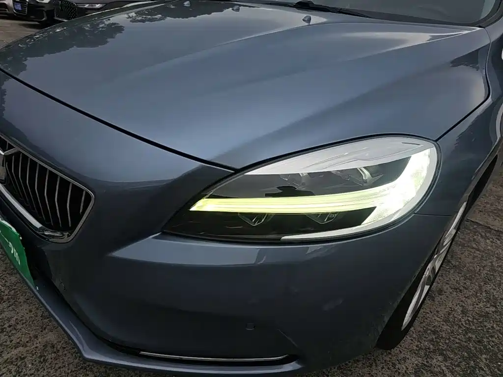 Фото 24 - Volvo V40