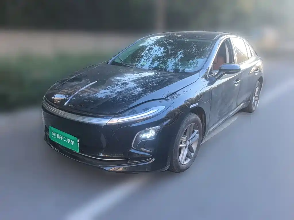 Photo 1 - Hongqi E-QM5