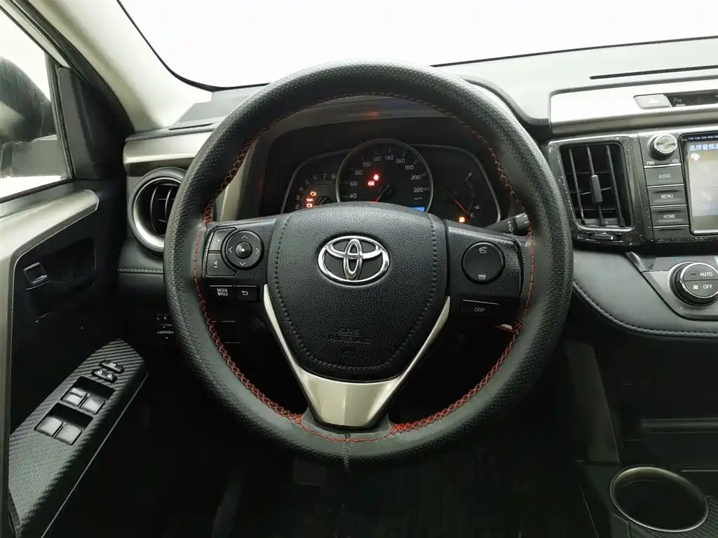 Toyota RAV4 Rongfang 2015 2.0L CVT 2WD Trend Edition фото 11