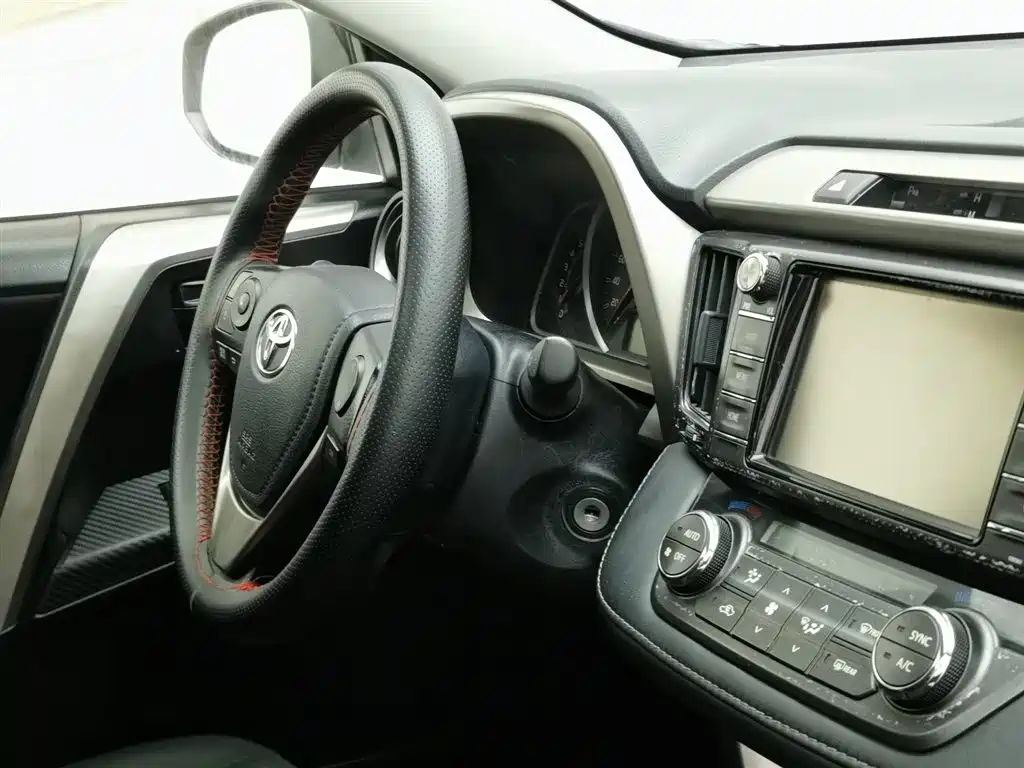 Toyota RAV4 Rongfang 2015 2.0L CVT 2WD Trend Edition фото 22
