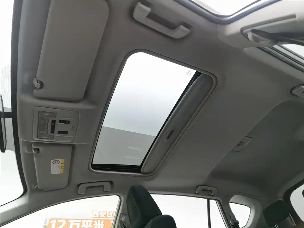 Toyota RAV4 Rongfang 2015 2.0L CVT 2WD Trend Edition фото 14