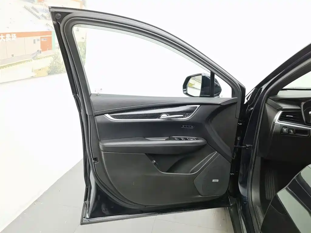CADILLAC XT5
