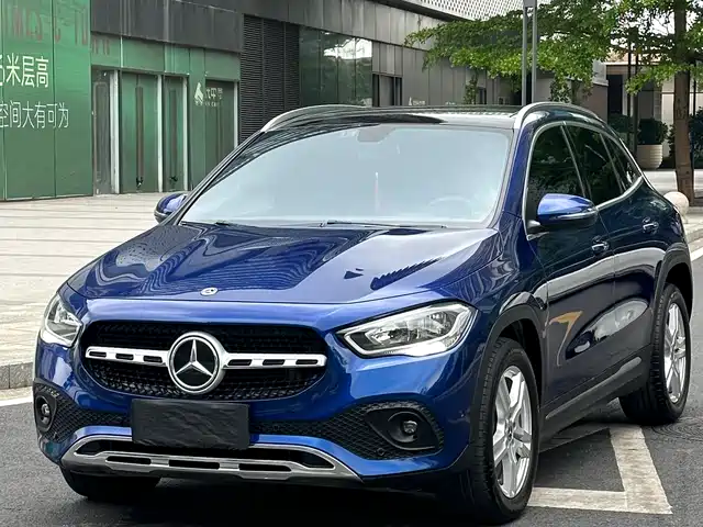 MERCEDES-BENZ GLA