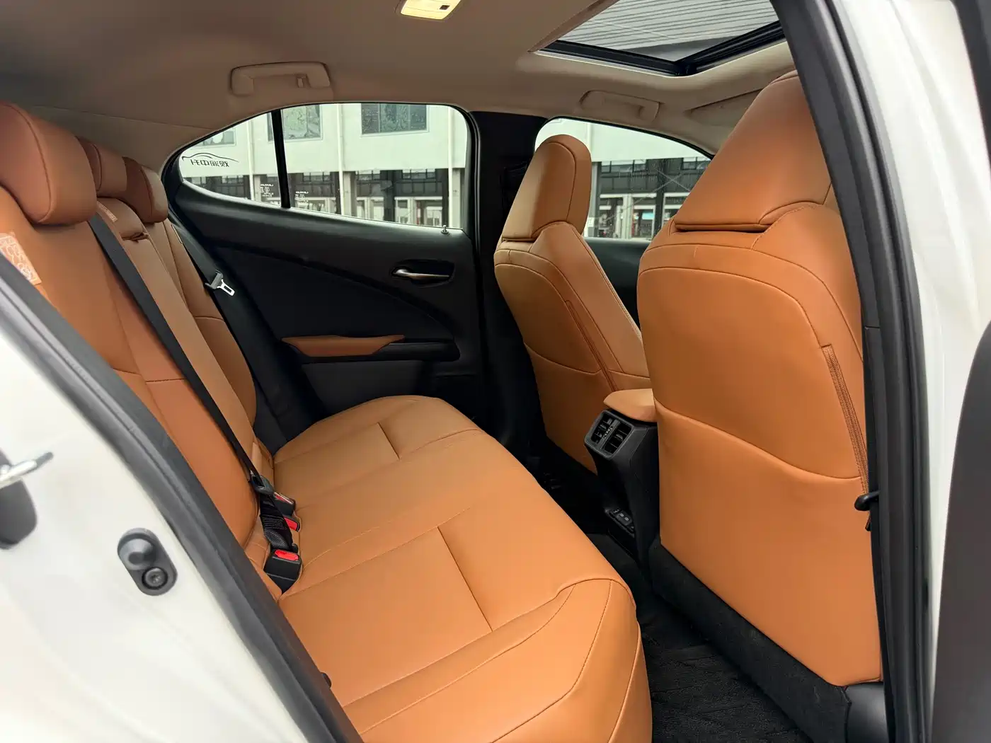 Lexus UX Electric 2020 300e Pure Yue Edition фото 9