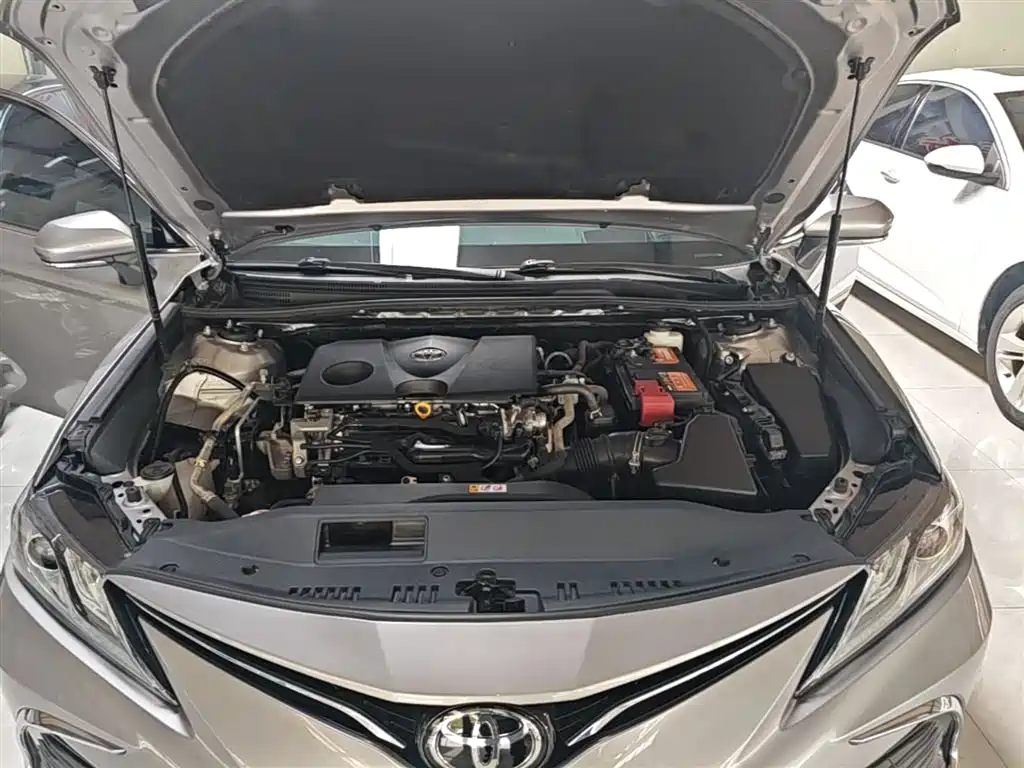 Фото 20 - Toyota Camry