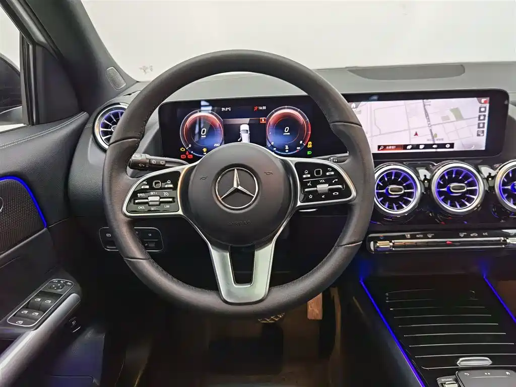 Mercedes-Benz GLA 2022 GLA 220 4MATIC фото 11
