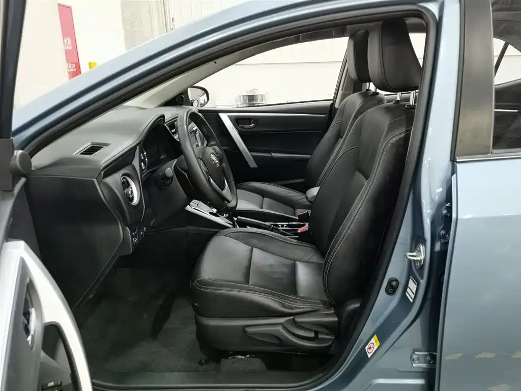 Toyota Corolla 2017 Facelift Hybrid 1.8L E-CVT Elite Edition фото 10