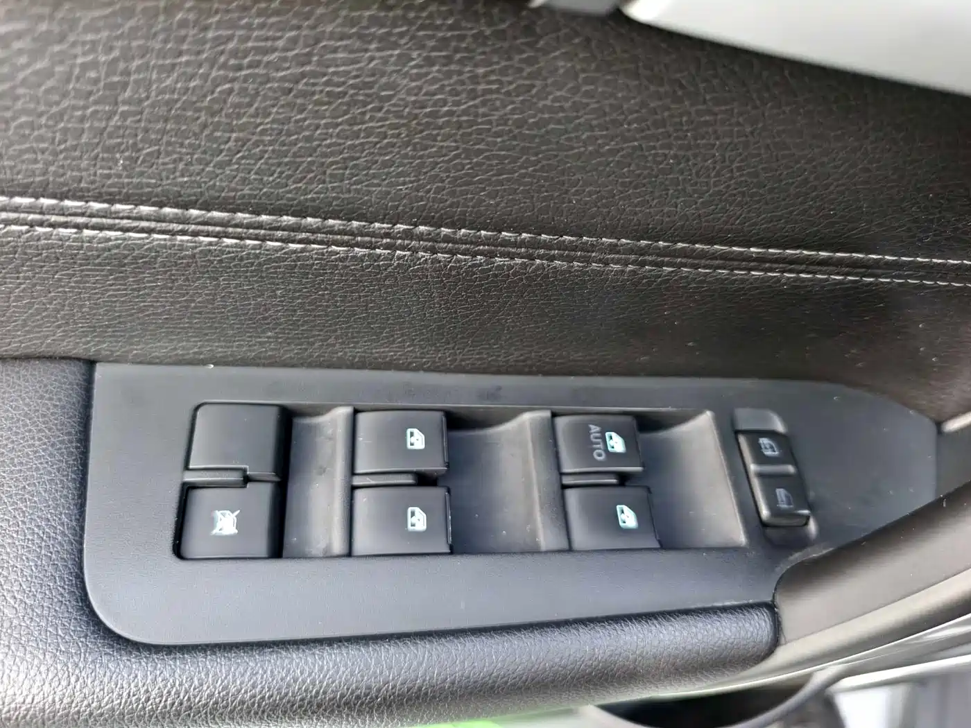 Chevrolet Captiva 2015 2.4L AWD Flagship 7-Seater фото 7