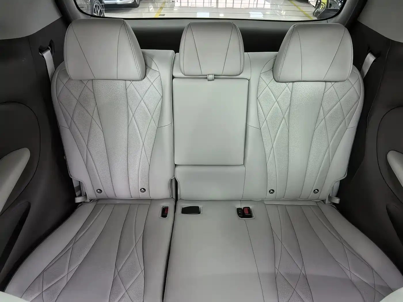 Denza D9 2022 DM-i 970 AWD Flagship фото 27