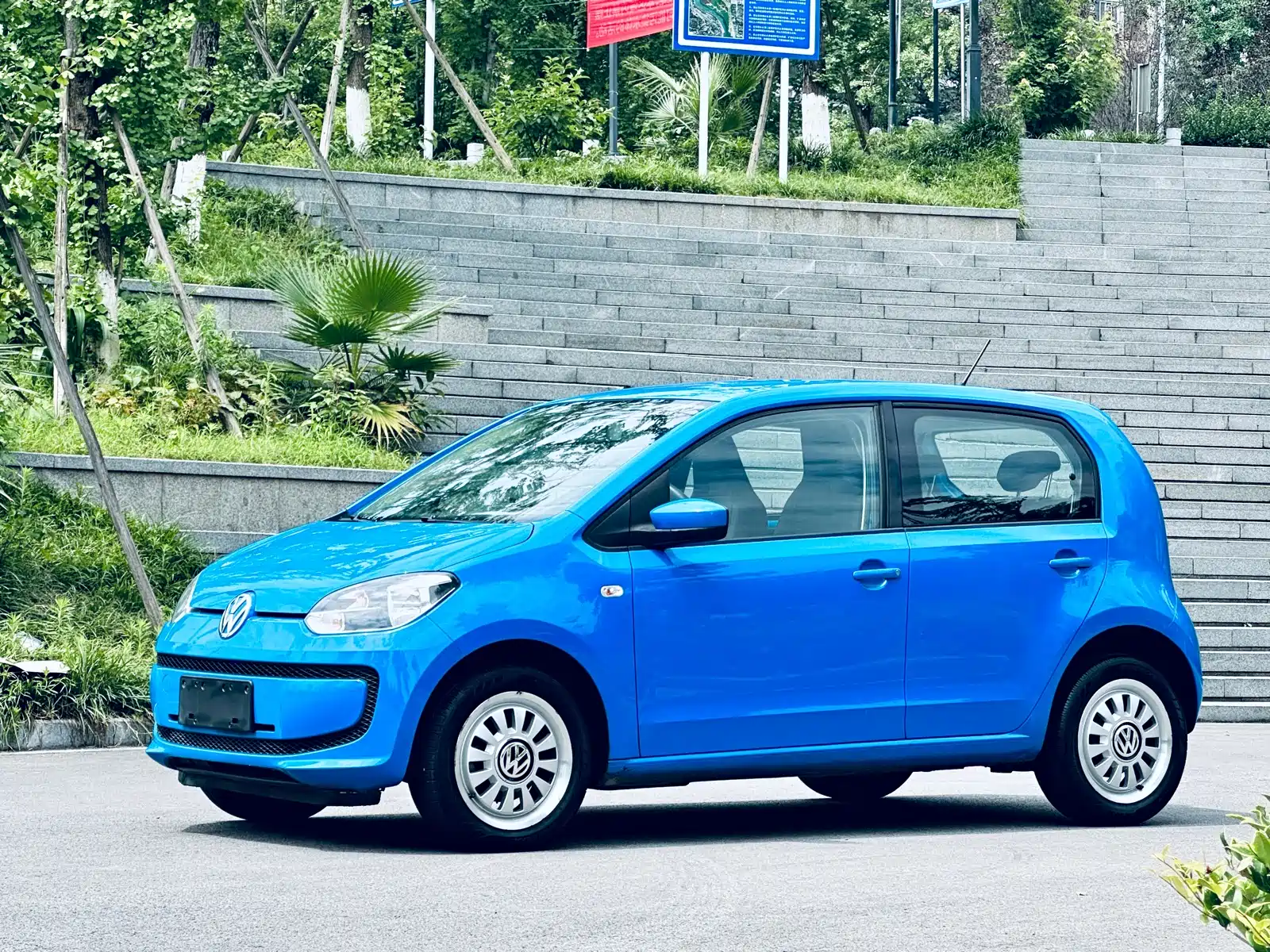 Фото 4 - Volkswagen up!
