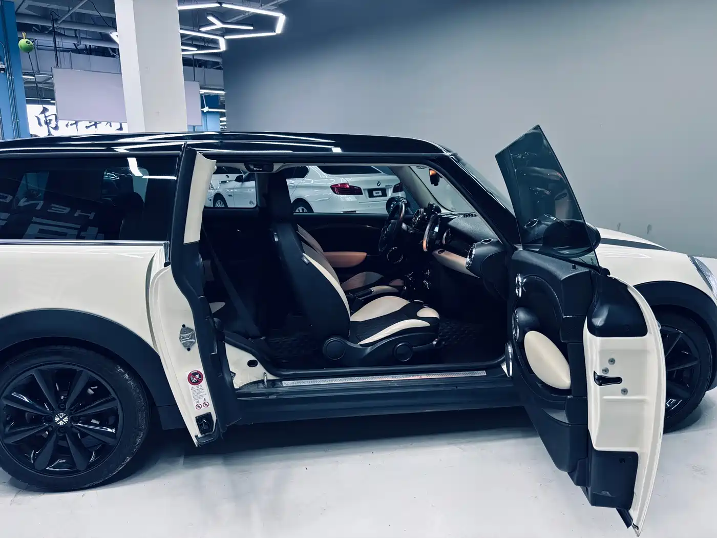 Фото 17 - MINI CLUBMAN
