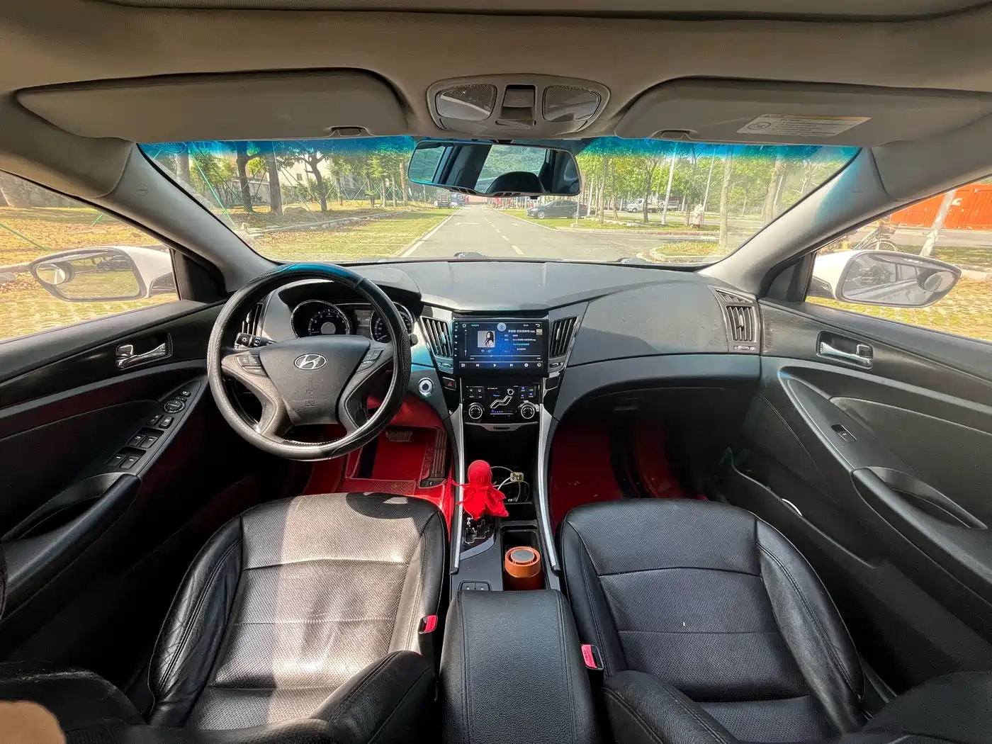 Hyundai Sonata 2011 2.0L Automatic Luxury фото 16