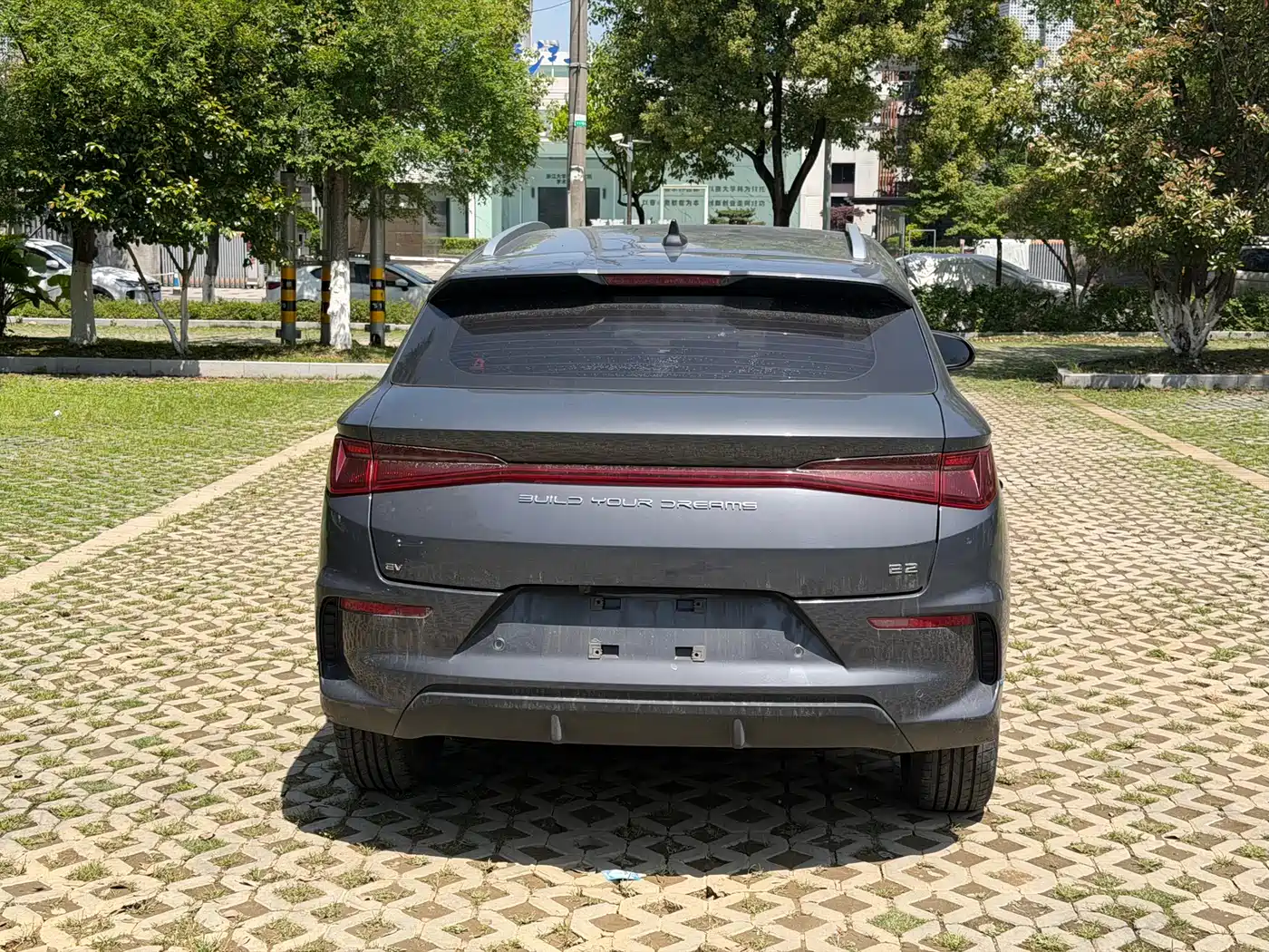 BYD E2