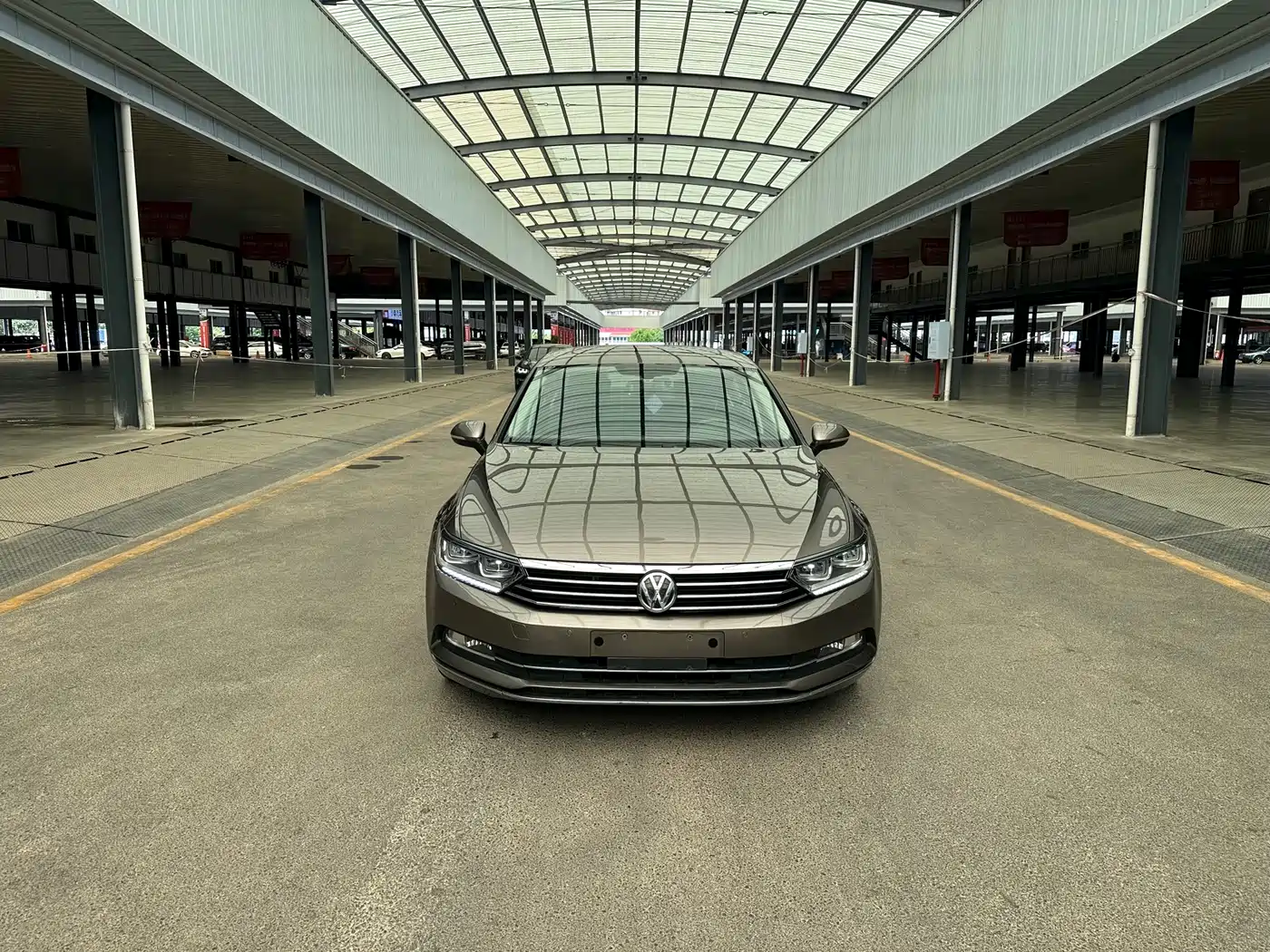 Volkswagen Magotan 2018 Facelift 330TSI DSG Luxury фото 2