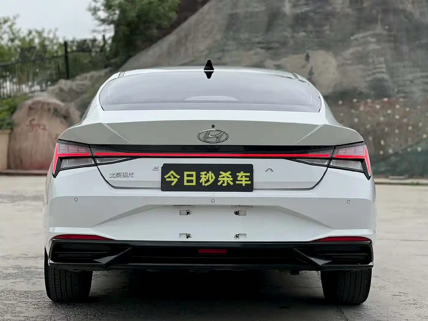 Hyundai Elantra 2021 1.5L CVT LUX Premium Edition фото 7