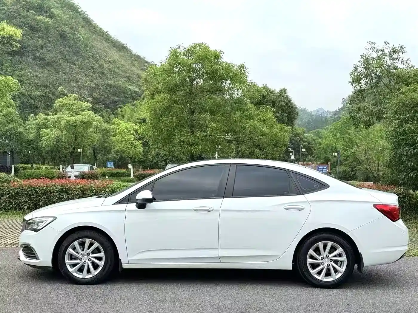 Buick Verano 2019 Sedan 15S Auto Leading фото 3